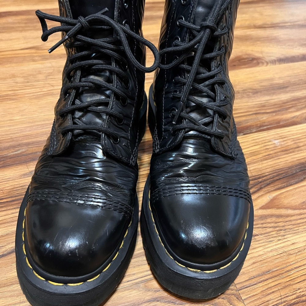 dr martens boots women